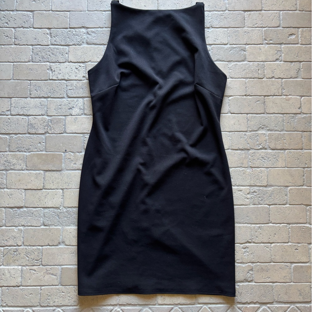 Simple black shirt fitted sleeveless business dress